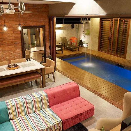 Isla Villa 1 Amazing Waterfall Pool House Near Beach, Bars & Restaurants Мактан Экстерьер фото